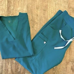 Hunter Green Figs Scrub Set-size XS/S